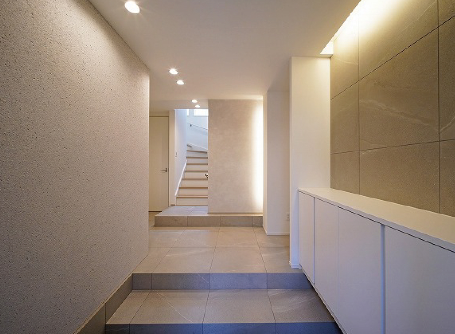 家の個性を物語る玄関ホール