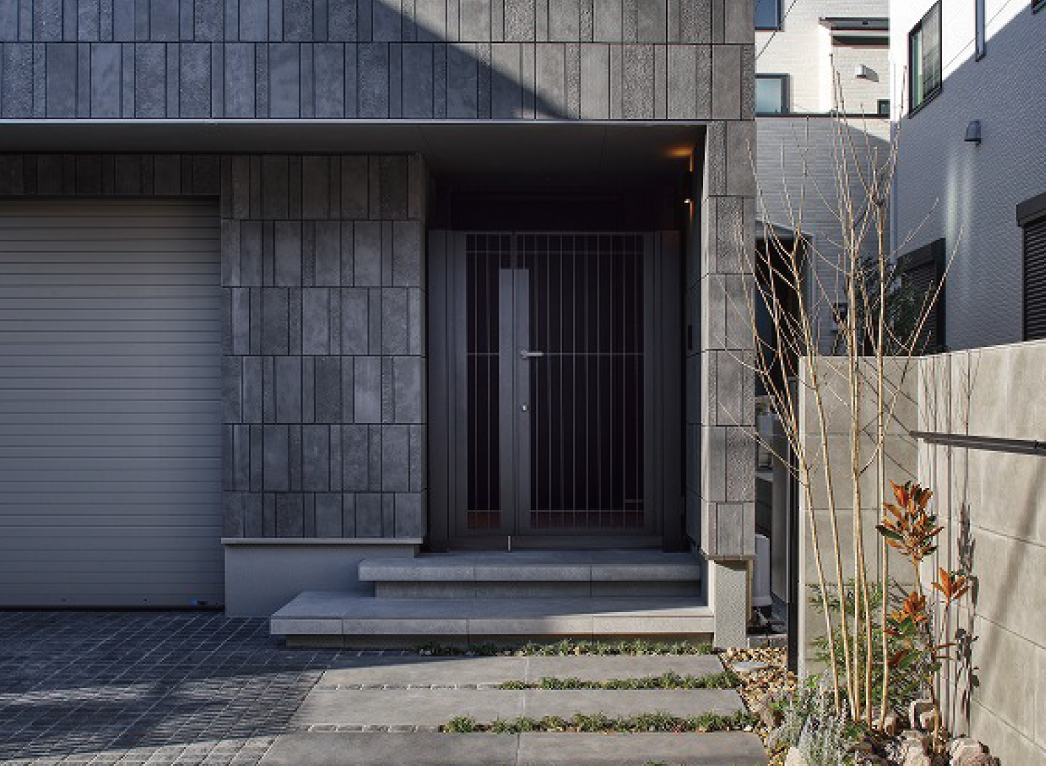 建物と美しく調和した中間領域